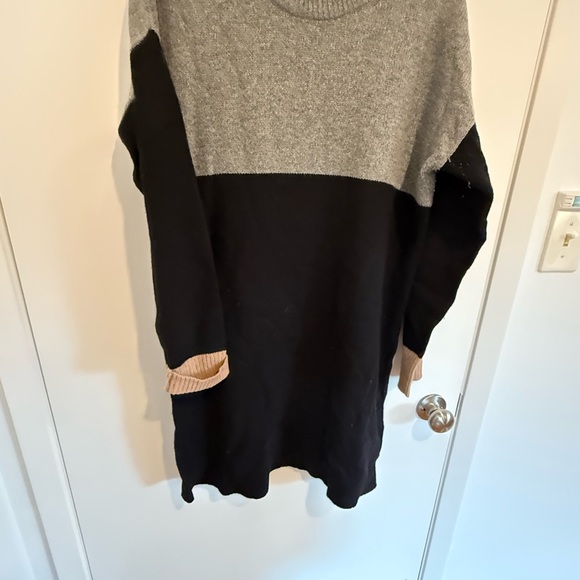 Madewell Gray and Black Raglan Sleeve Sweater Dress - Picture 4 of 4